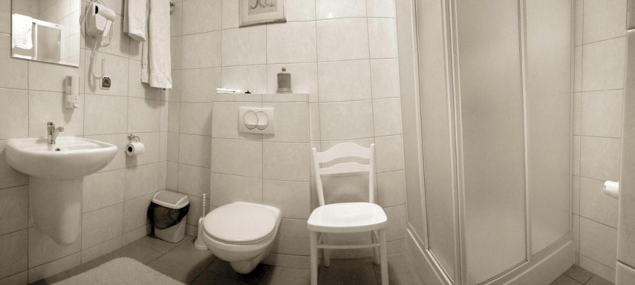 Zamek Camelot Hotel Debica  Bagian luar foto