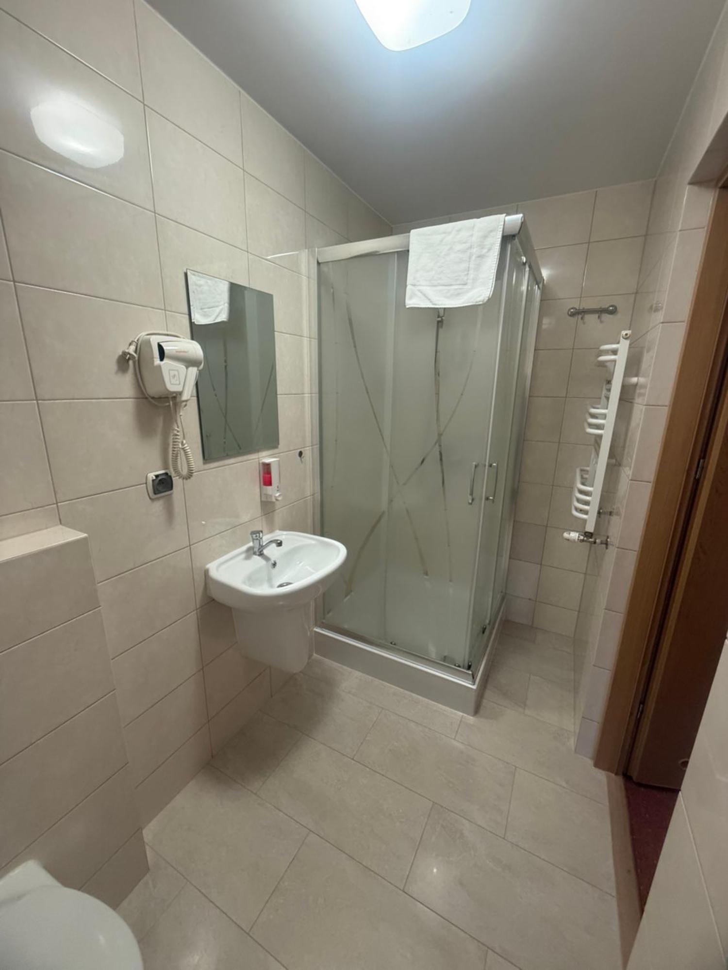 Zamek Camelot Hotel Debica  Bagian luar foto