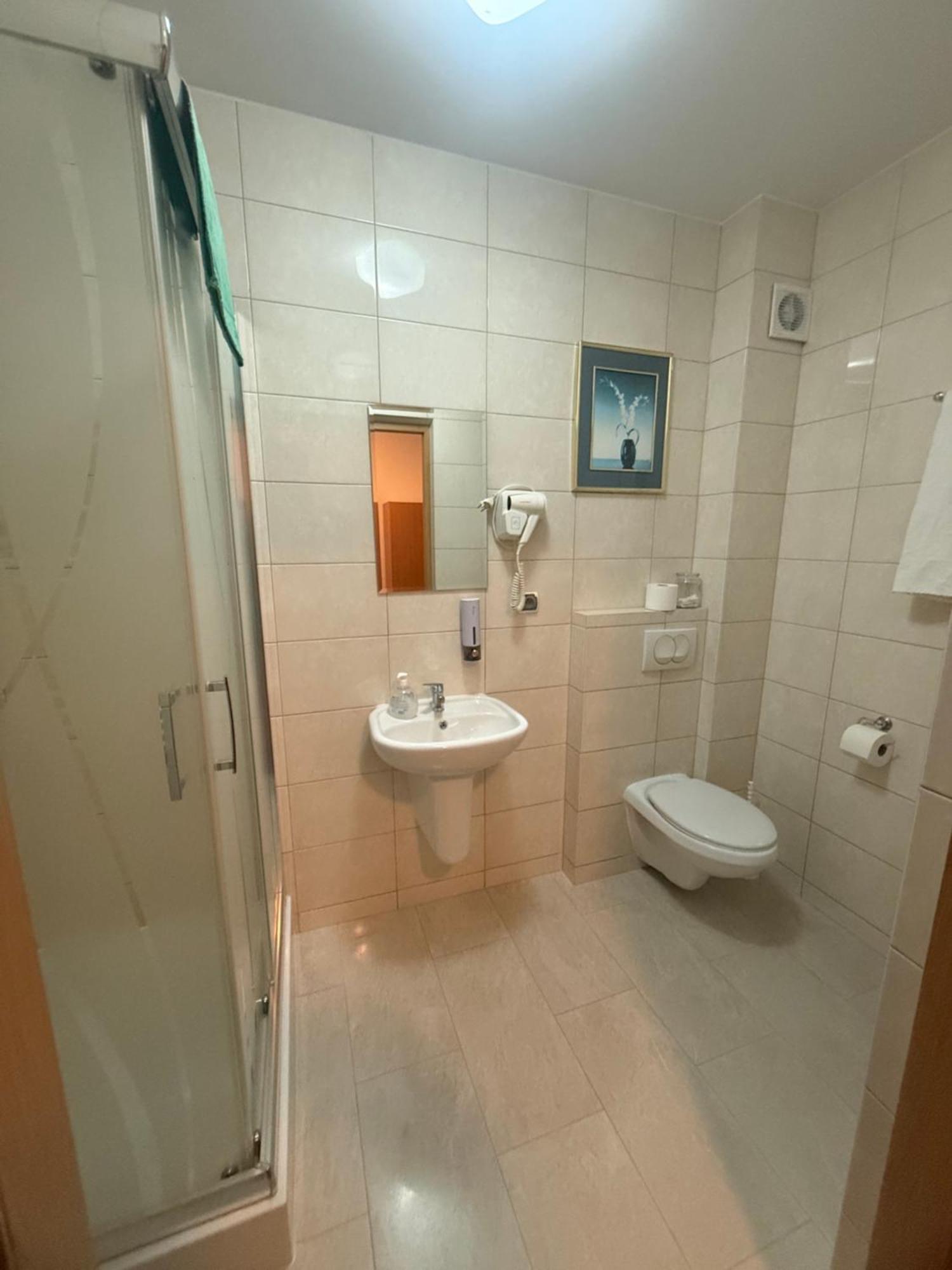Zamek Camelot Hotel Debica  Bagian luar foto