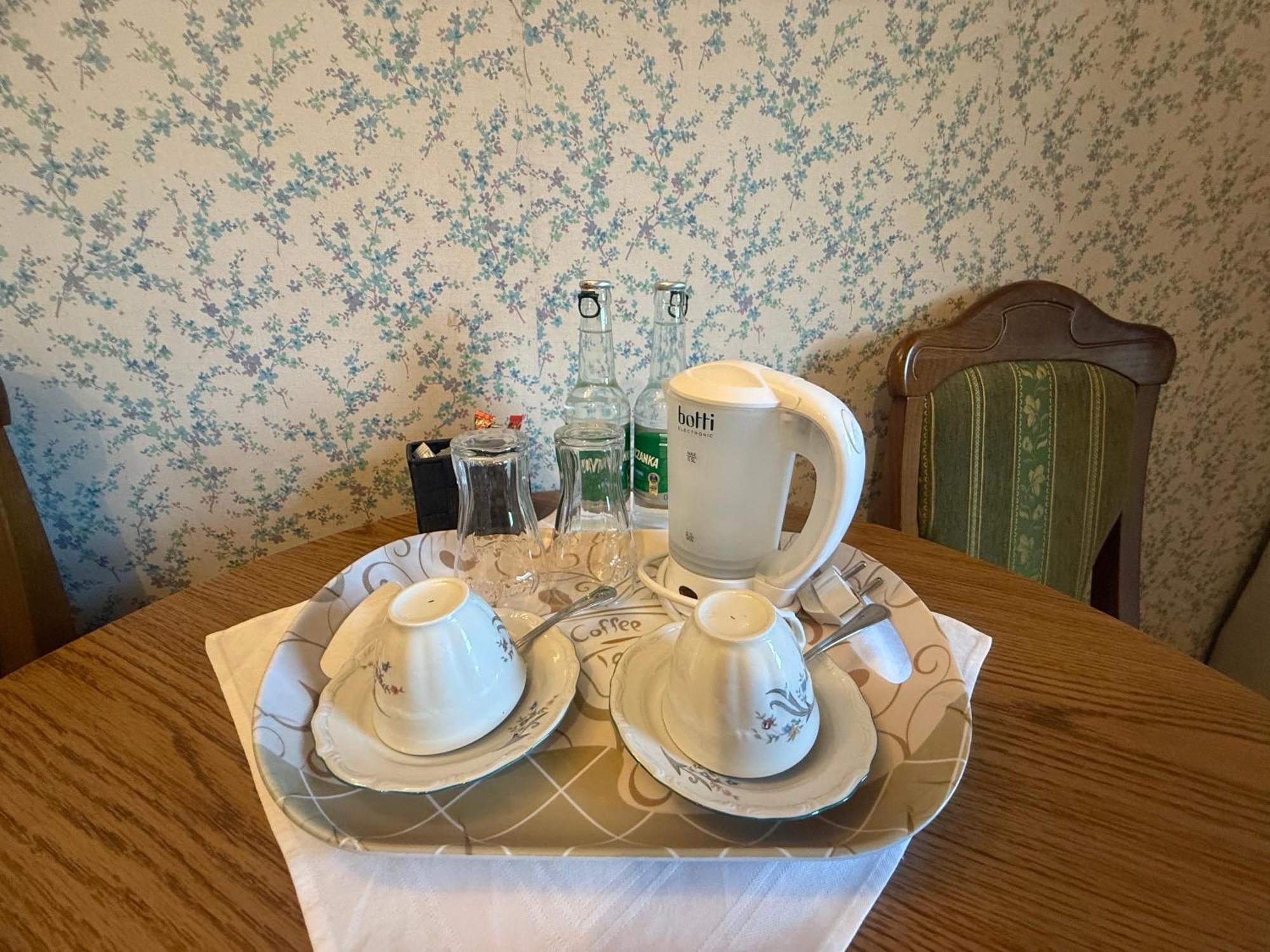 Zamek Camelot Hotel Debica  Bagian luar foto