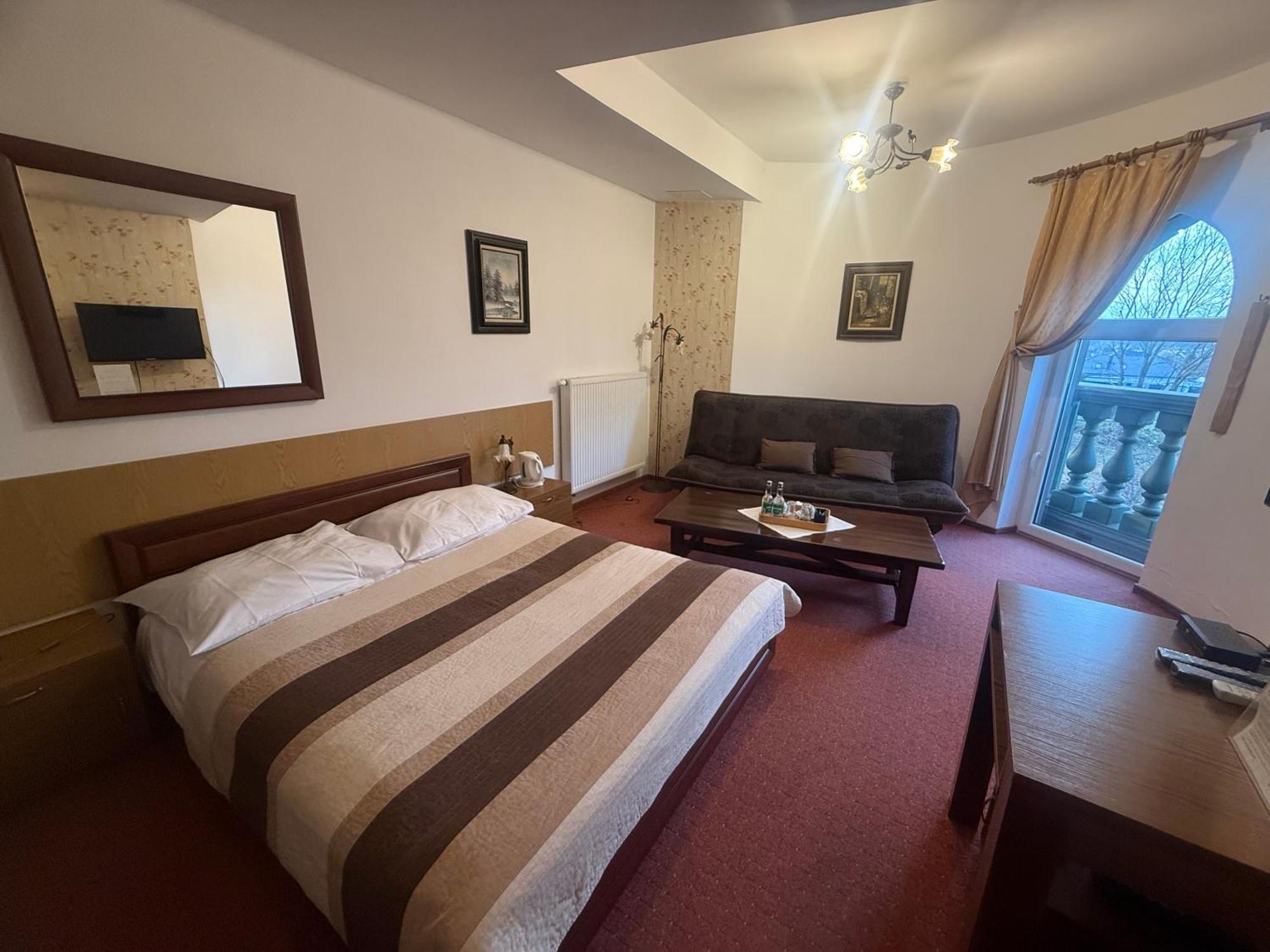Zamek Camelot Hotel Debica  Bagian luar foto