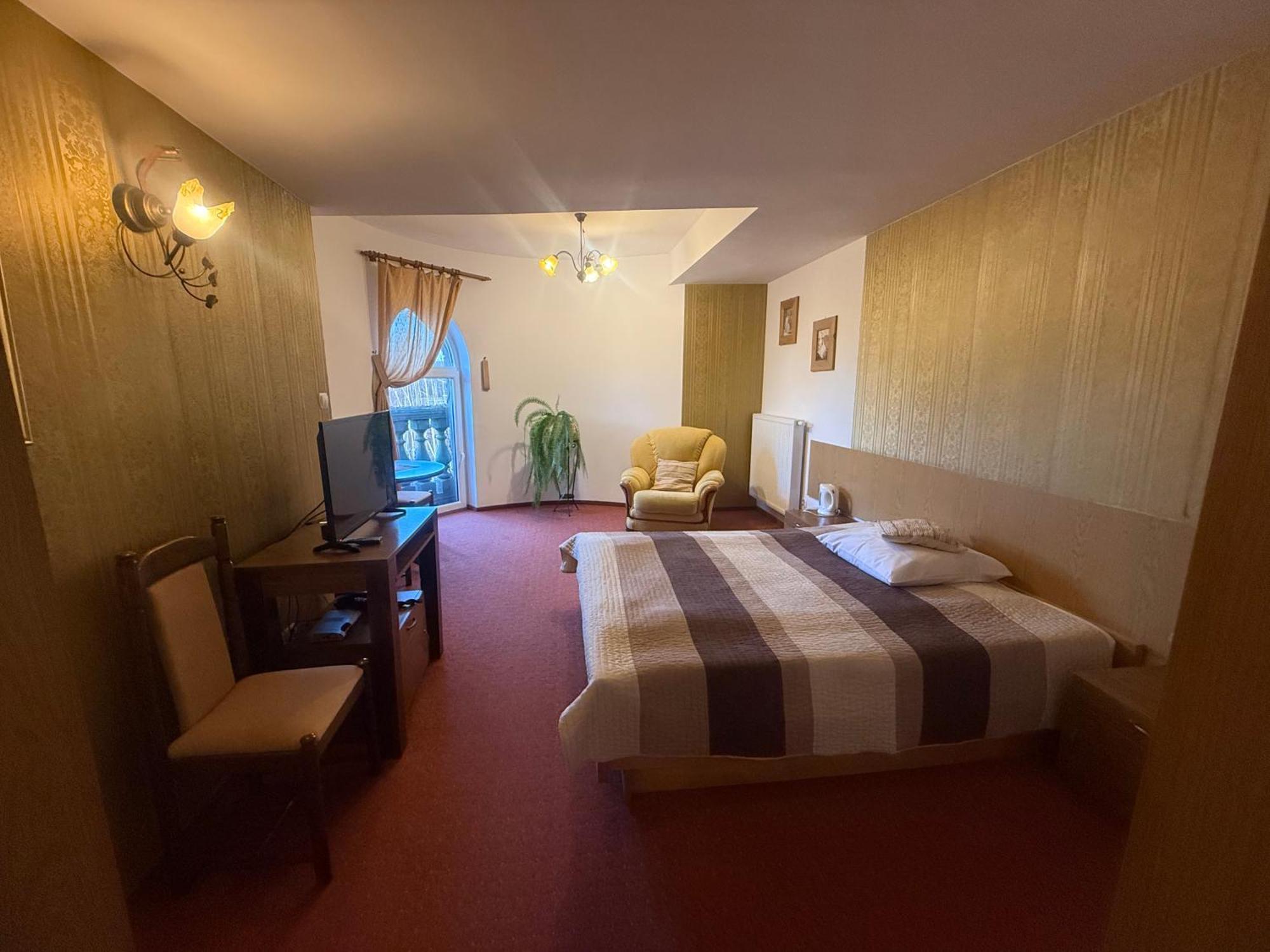 Zamek Camelot Hotel Debica  Bagian luar foto
