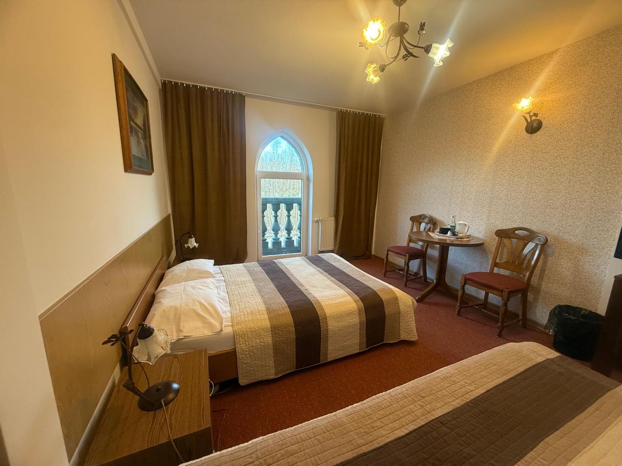 Zamek Camelot Hotel Debica  Bagian luar foto