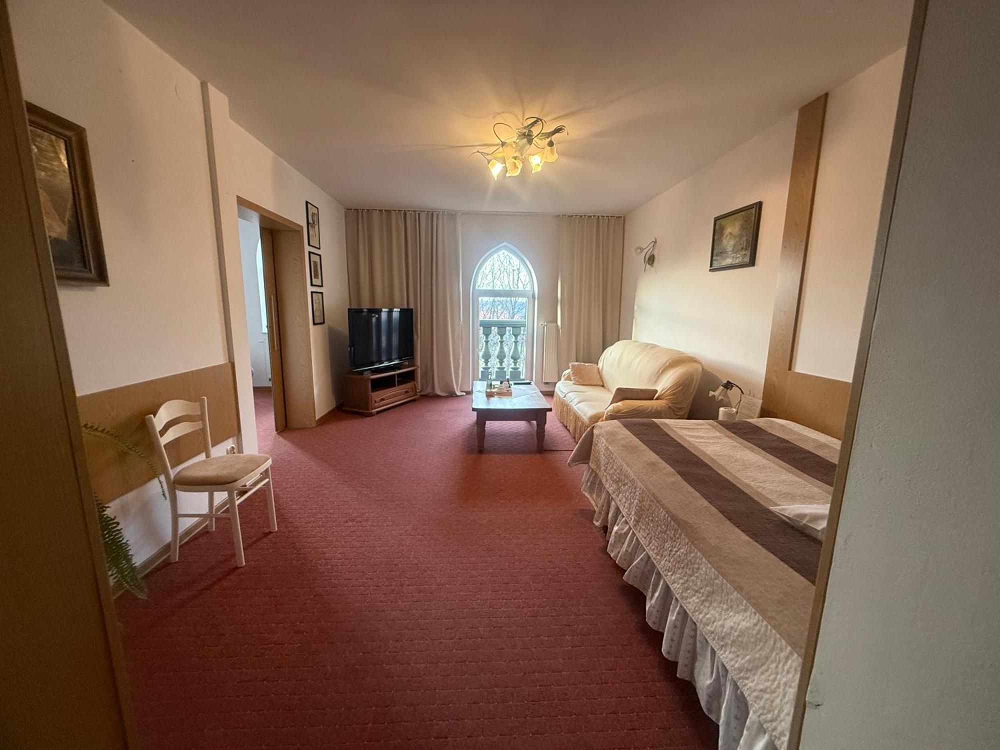 Zamek Camelot Hotel Debica  Bagian luar foto