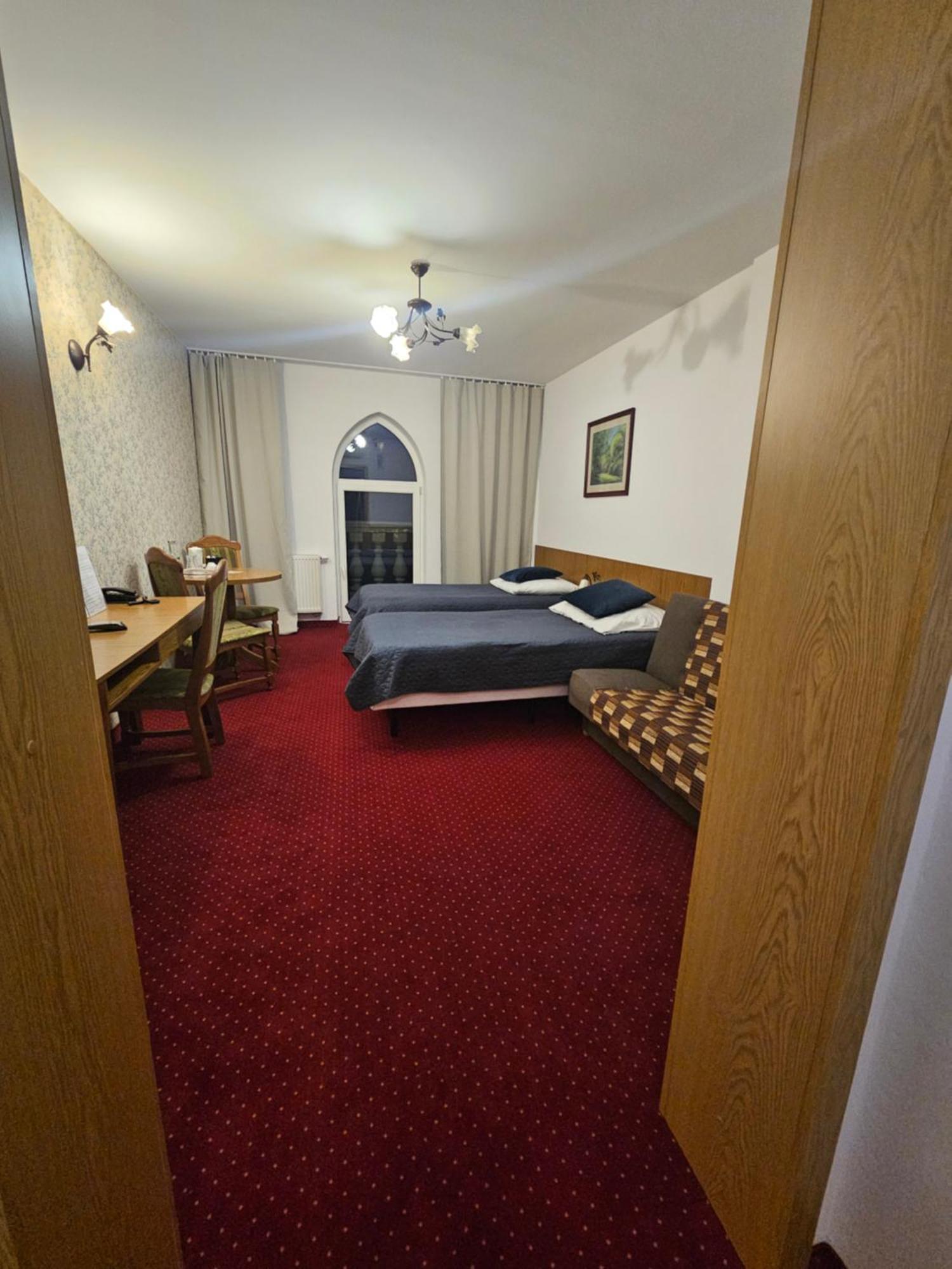Zamek Camelot Hotel Debica  Bagian luar foto