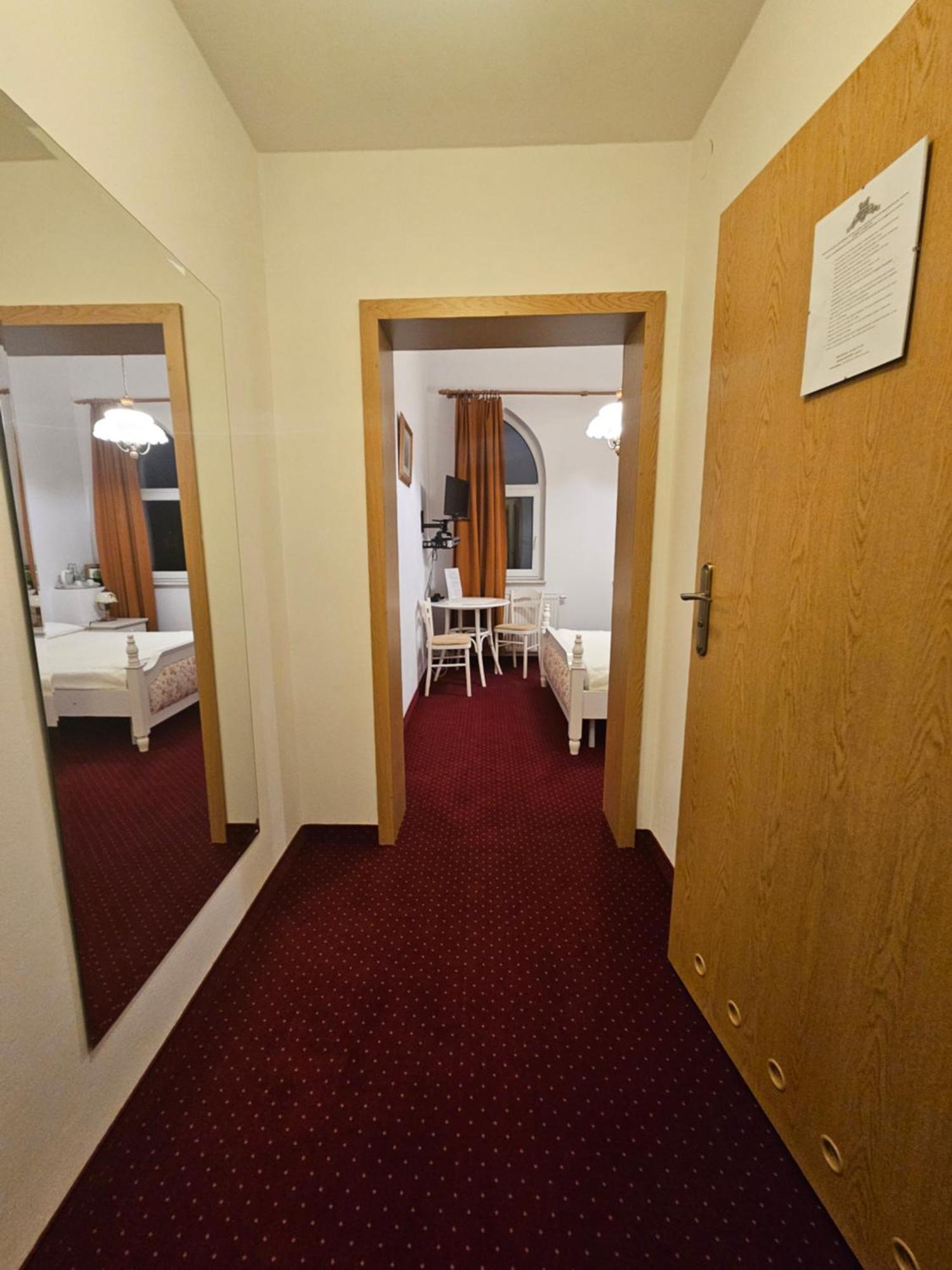 Zamek Camelot Hotel Debica  Bagian luar foto