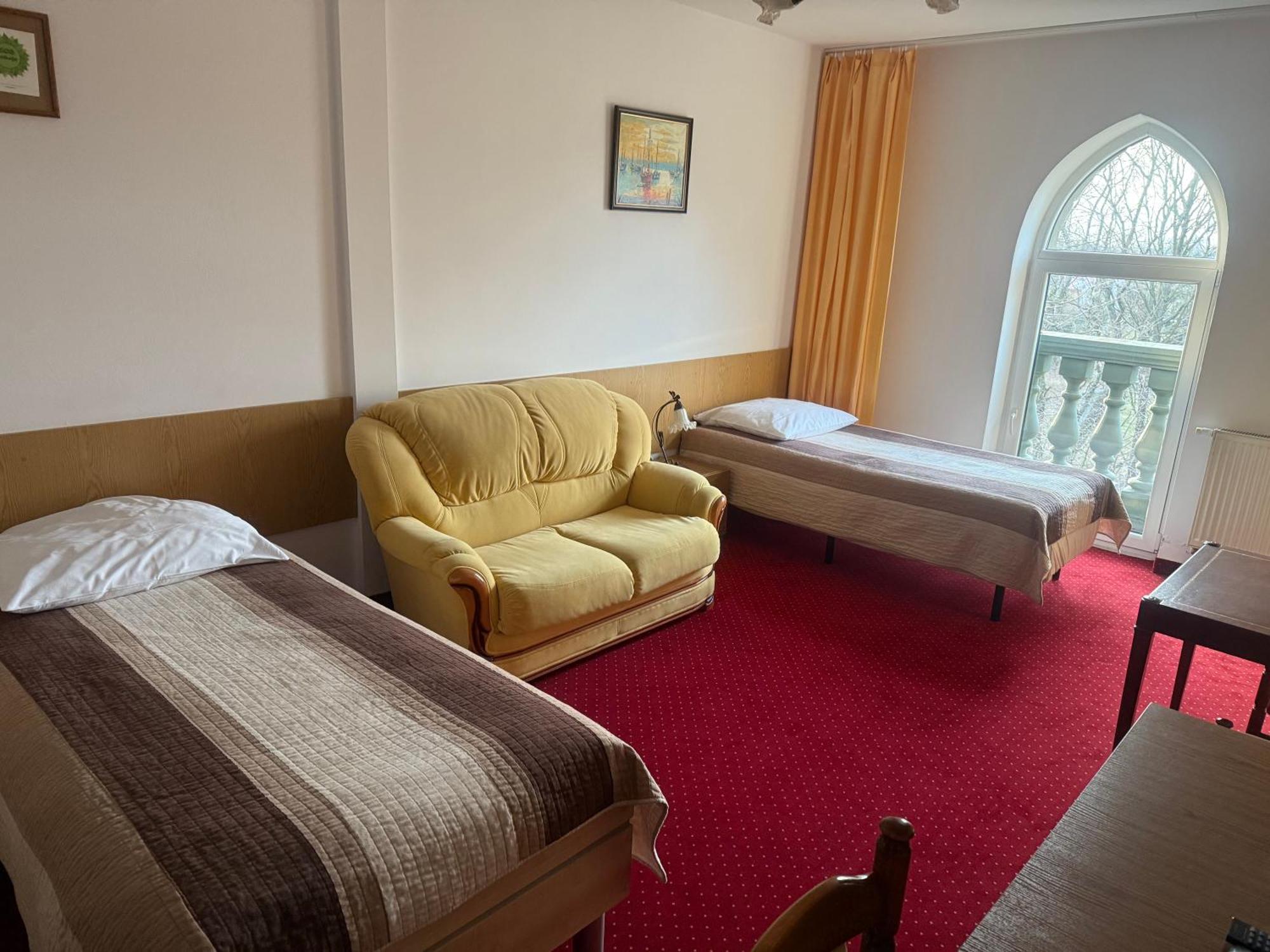 Zamek Camelot Hotel Debica  Bagian luar foto