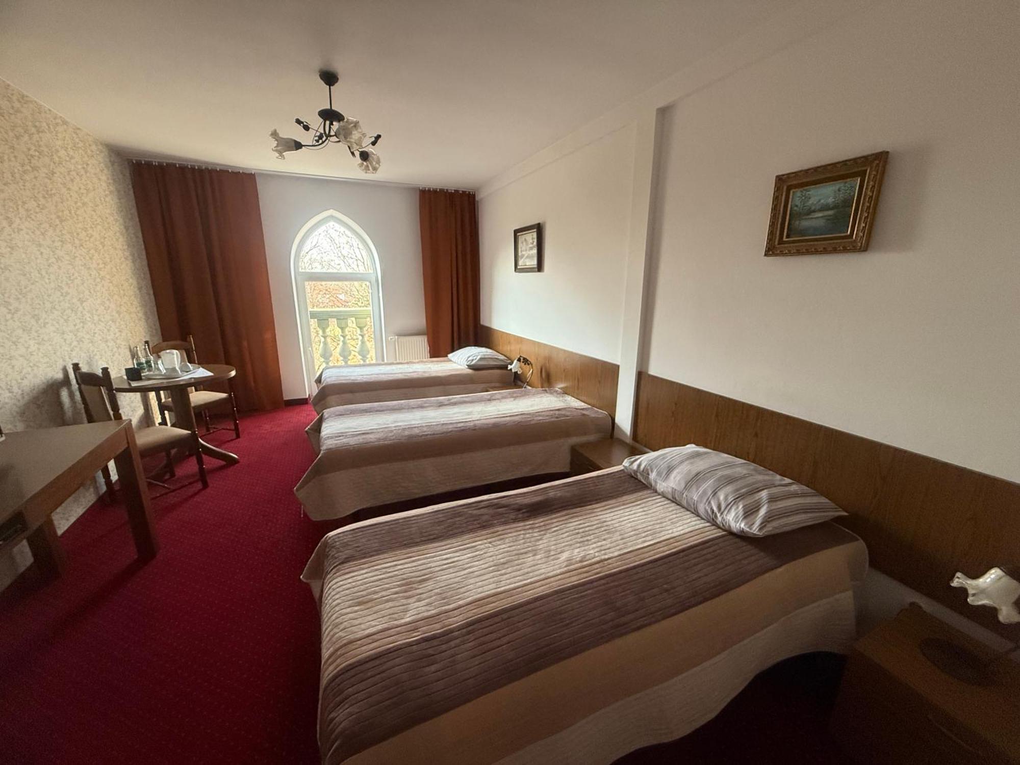Zamek Camelot Hotel Debica  Bagian luar foto