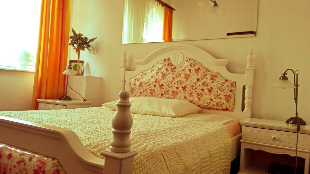 Zamek Camelot Hotel Debica  Bagian luar foto