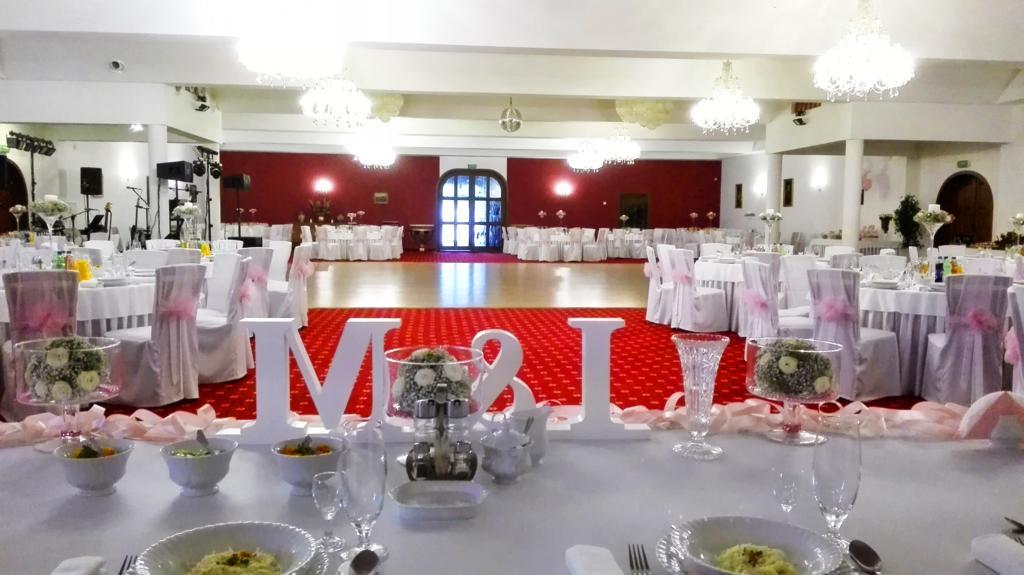 Zamek Camelot Hotel Debica  Bagian luar foto